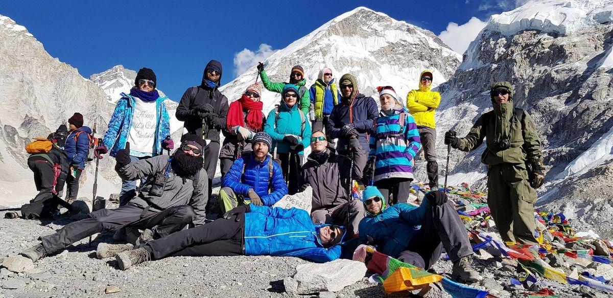Filmcrew mit 3D-Kamera am Everest-Basislager in der Khumbu-Region